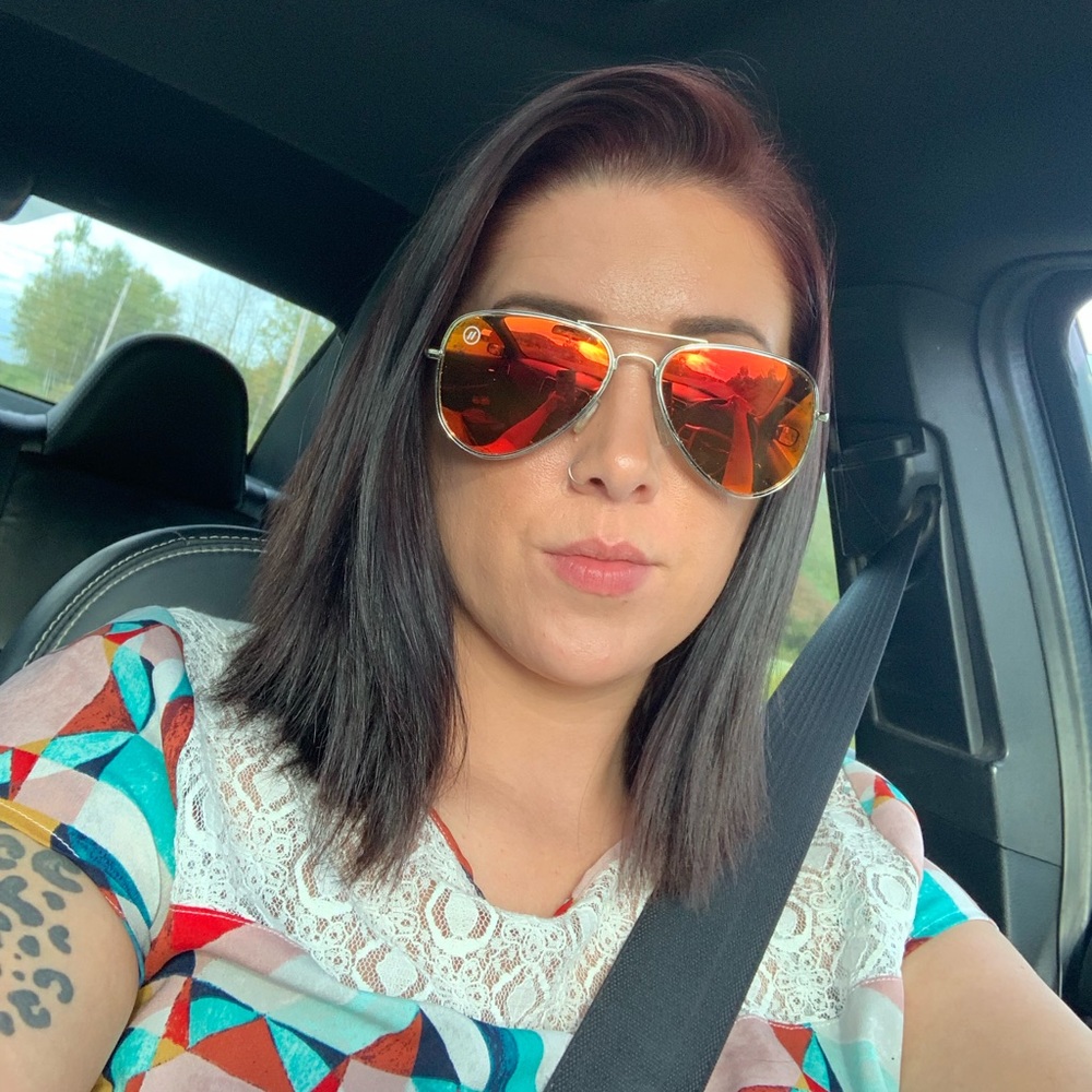 Meet your Posher, Cassandra